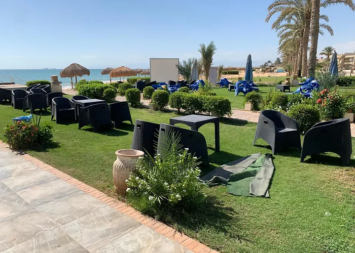 Front - Sea View - Ain Sokhna Red Sea على الشاطئ - إطلالة على البحر - الطابق الأرضي مع حديقة فيلة